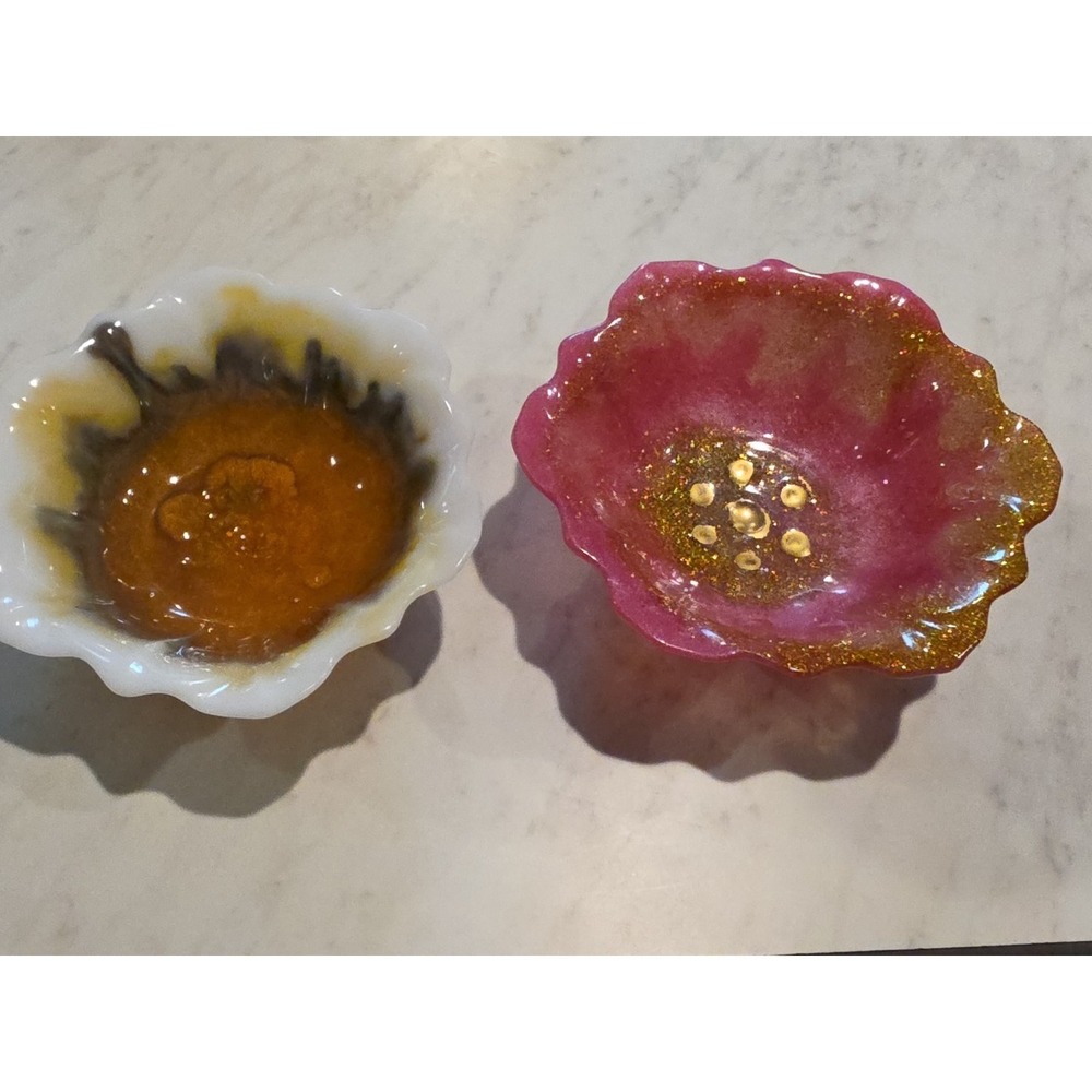 Handmade Resin 5 Inch Round Wavy Edge Bowls. Price Is For One Bowl Only